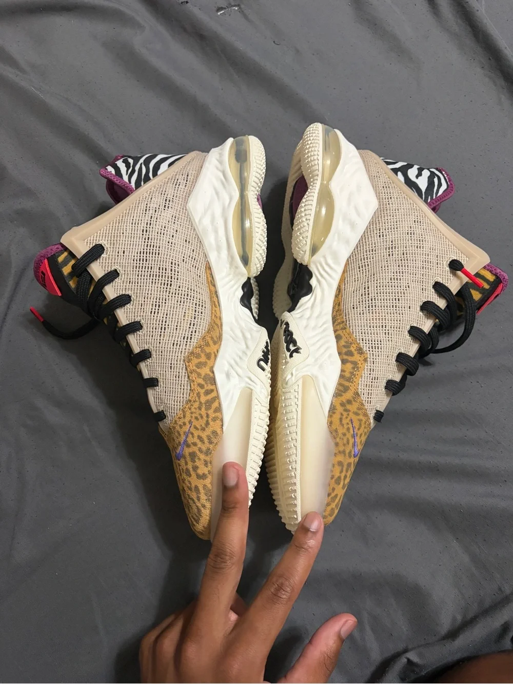 Nike LeBron low 19 safari